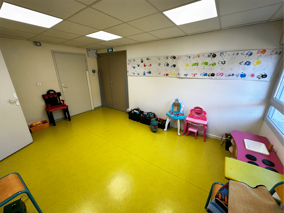 Centré aéré Les Péquélous salle commune 2 Centré aéré Les Péquélous salle commune 2
